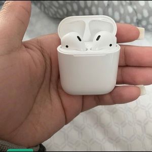 AirPods